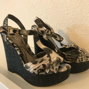 Aldo T strap wedges